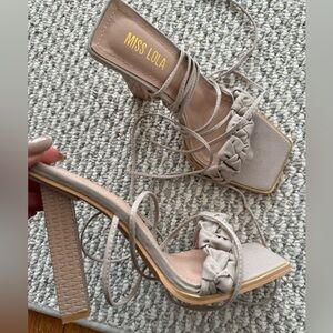 LACE UP HIGH HEELS - Miss Lola 7.5